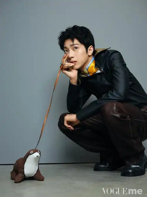 赖冠霖俊朗帅气写真图片