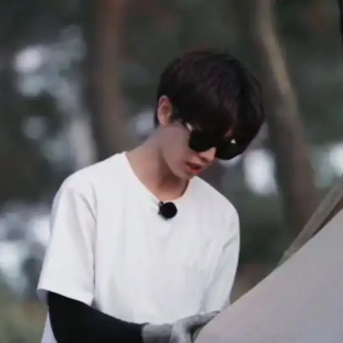 悄悄打工,然后惊艳所有人@任嘉伦allen搬砖小超头像 | 任嘉伦#任嘉伦