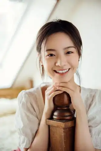 李庚希时尚大片表现力十足 冷艳vs甜美演绎纯白精灵颜