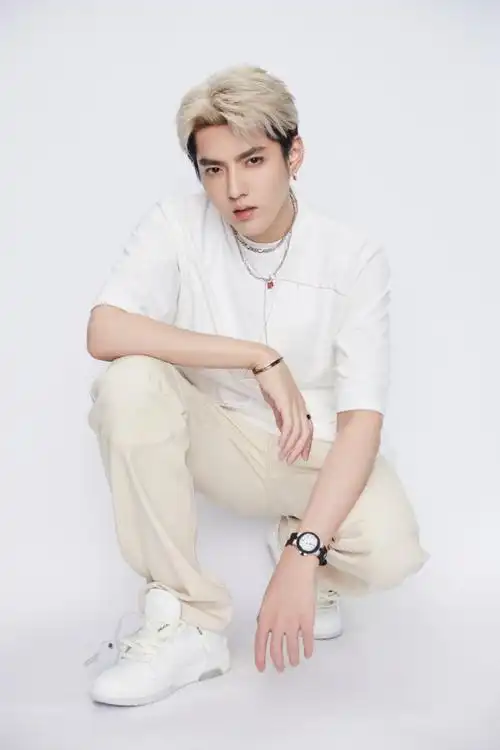 2021吴亦凡立白品牌直播_高清图片大全-爱豆app