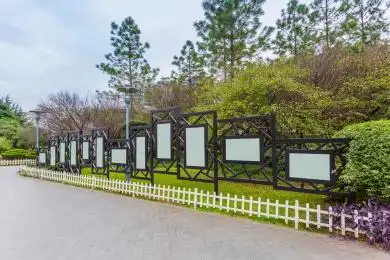 公园街道空白灯箱广告