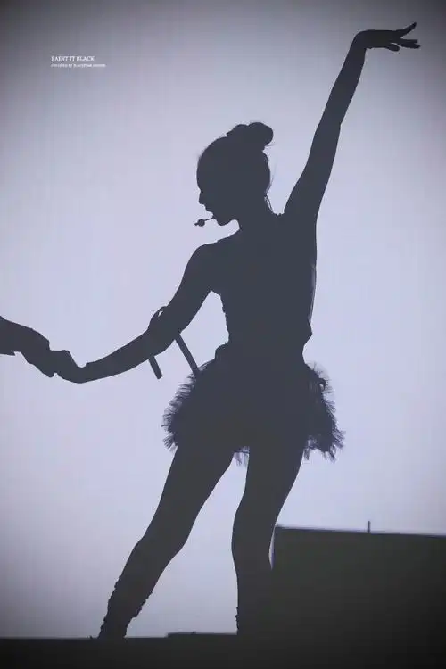 jennie芭蕾风造型