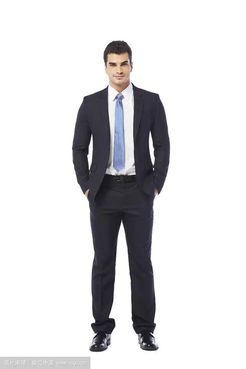 站着西装的男人的摄影