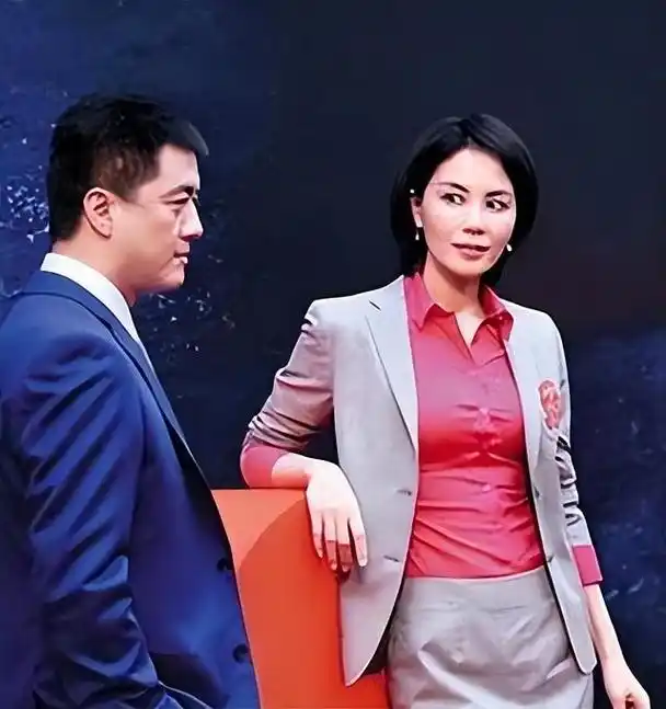 离婚10年后再看王菲也许当年他和李亚鹏分开不是因为谢霆锋