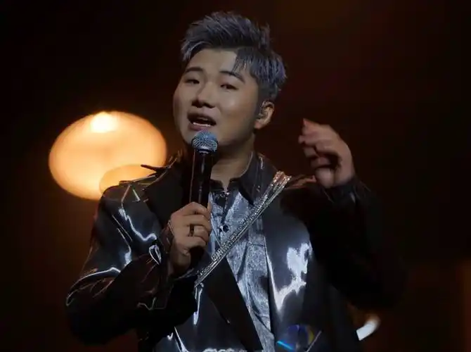 大家对白小白带团队到外站直播的事情怎么看?你认为他会跳槽外站吗?