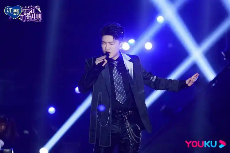 《宇宙打歌中心》嘉宾风格各异 超炫舞台嗨翻全场