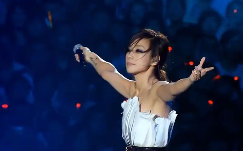 李宗盛:领教了!原来林忆莲翻唱《漂洋过海来看你》才是王炸,绝