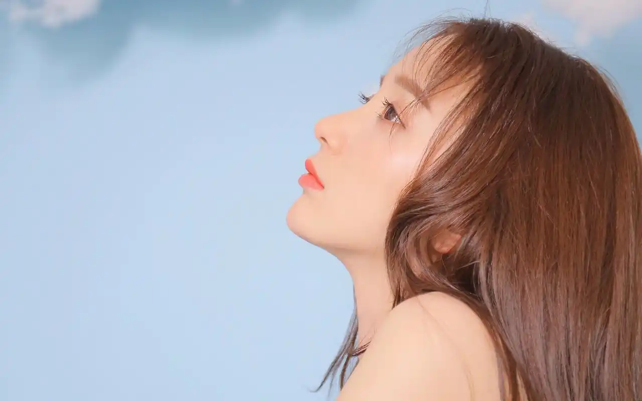 文艺美女小吊带唯美高清写真图片壁纸