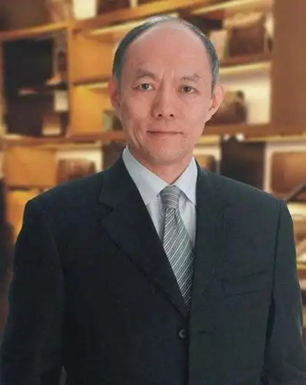 而是派出了次子霍震寰带领着霍启刚,霍启山,霍思纬,霍启文几个孩子