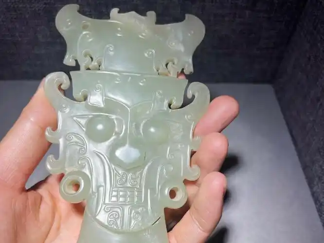 石家河文化介字冠玉神人