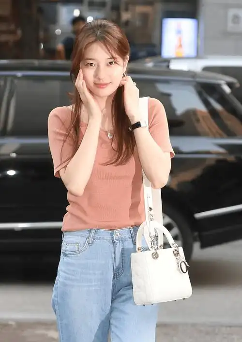 国民初恋裴秀智真是太甜了一身穿搭少女感十足27岁状态真不错