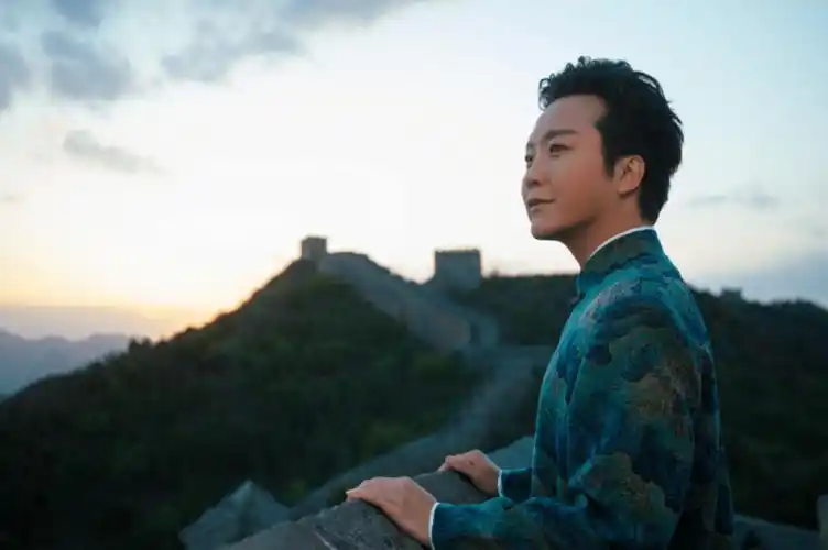 李玉刚万疆播放量破200亿三部曲第三首年底发行