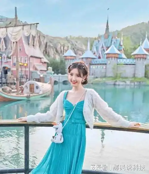 35岁毛晓彤分享游玩美照俏皮灵动装可爱笑容甜美如初恋