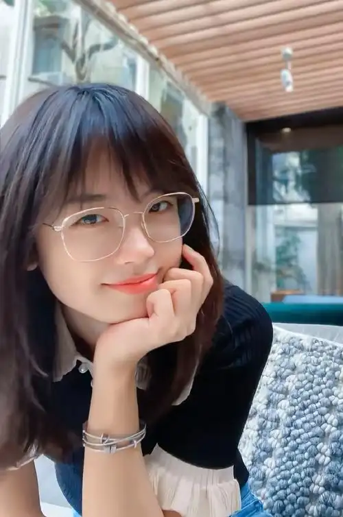 戴上全框眼镜,气质直线飙升