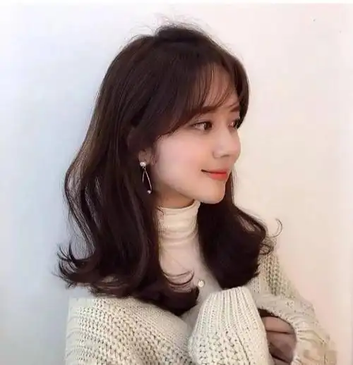 "网红气垫烫"发型,简单好看不显老