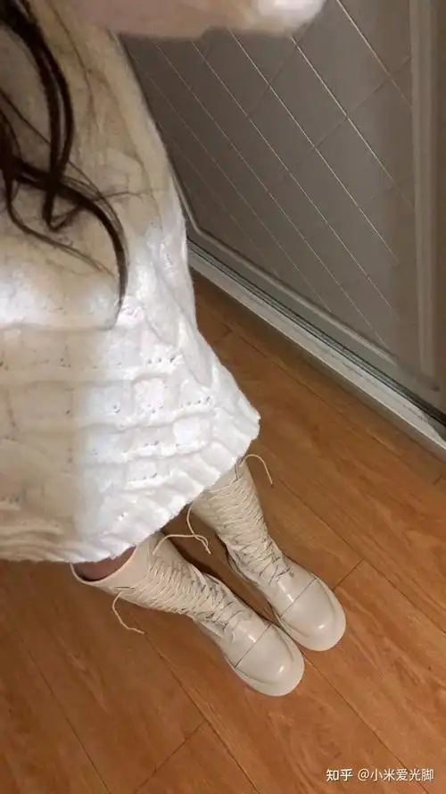 小姐姐们你们穿这种长靴脚会臭吗? - 知乎