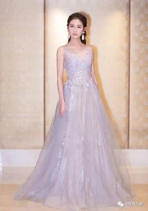 各大经纪公司和艺人老板都忙着签新人这些新鲜的小花小生个个不简单啊