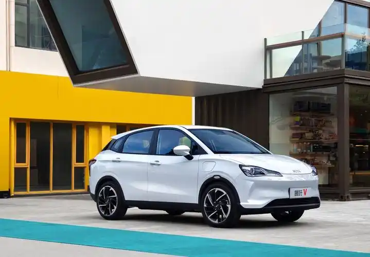 哪吒汽车旗下第三款量产车型哪吒v上市02售价599万起