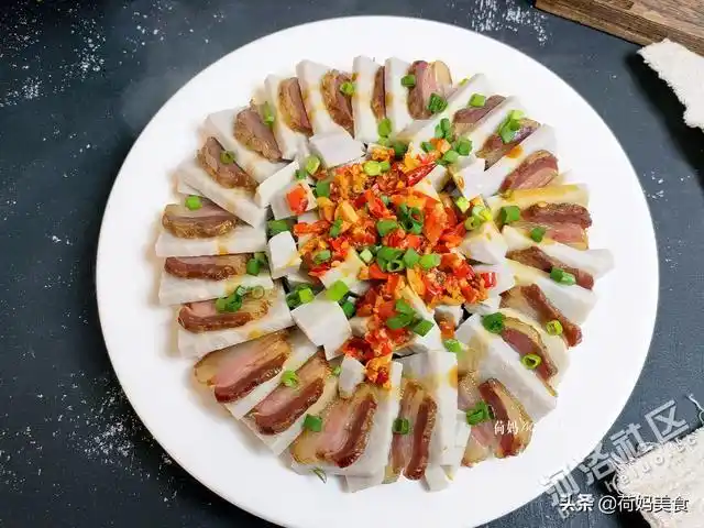 年夜饭少不了的蒸菜芋头蒸腊肉香飘满屋新的一年蒸蒸日上