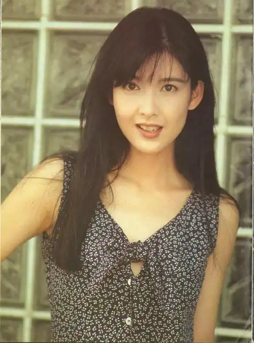 清纯玉女周慧敏出身贫民窟却最终嫁入豪门她是如何做到的