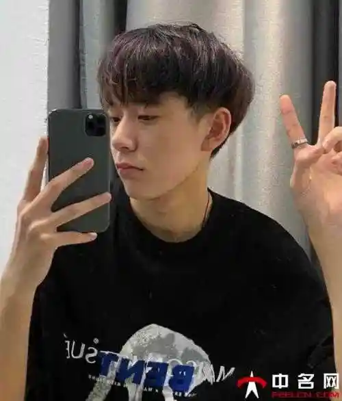 男士超短发发型图片显得稳重不失阳刚魅力