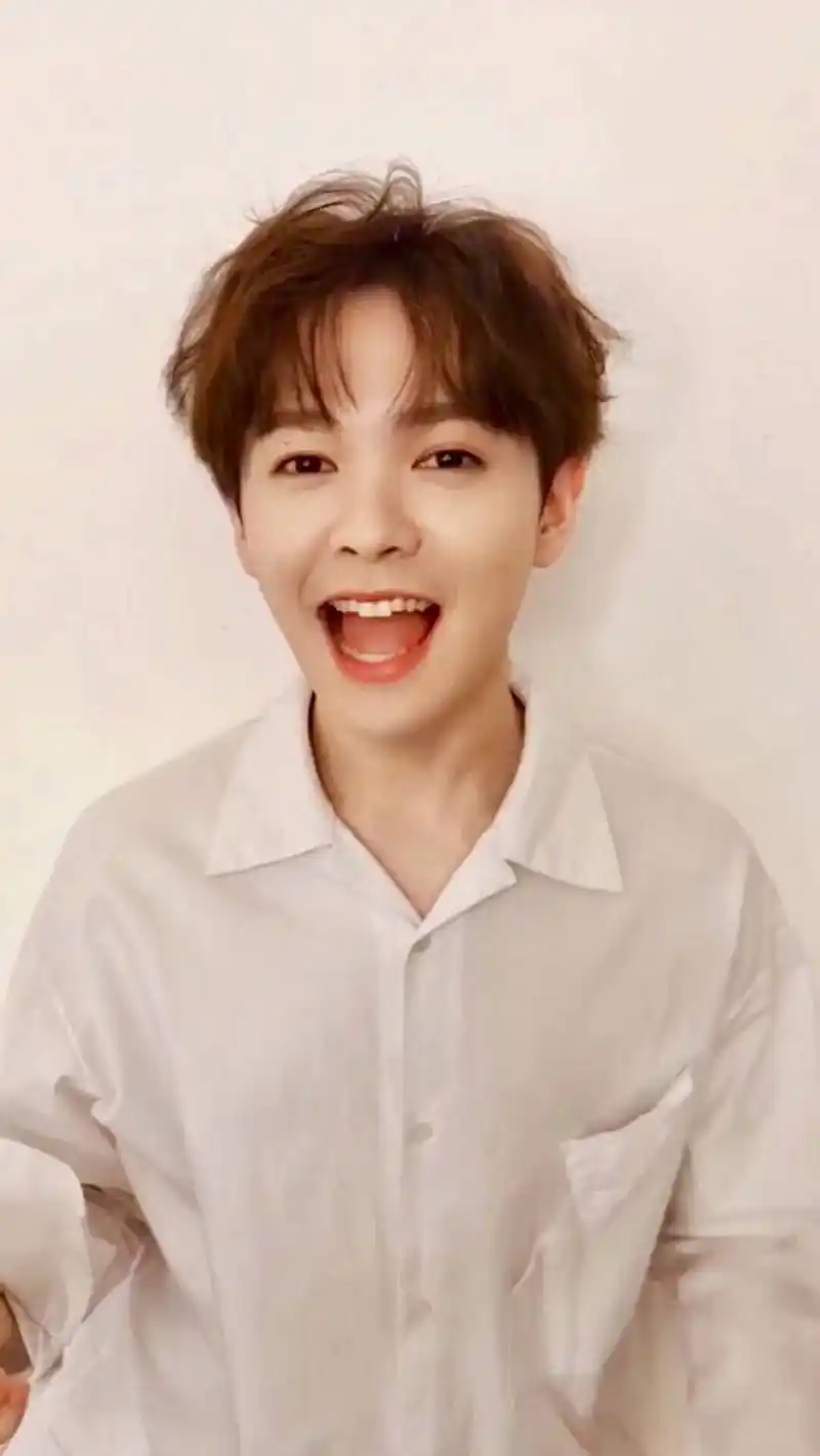 尤长靖高清无水印壁纸,可爱到毫无抵抗力呀!