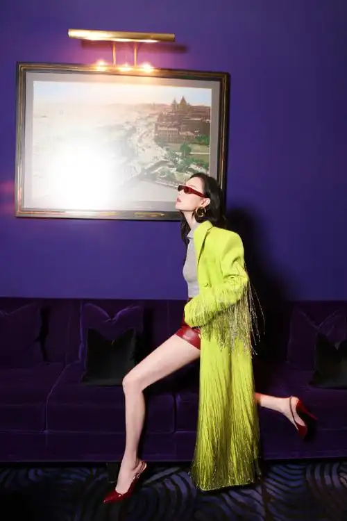 倪妮的腿低调不了一点