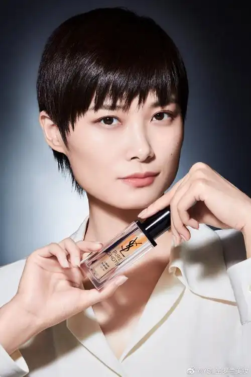 颠覆昼夜边界,探索@李宇春的高能熬夜神器,属于夜皇后们的#ysl夜皇后