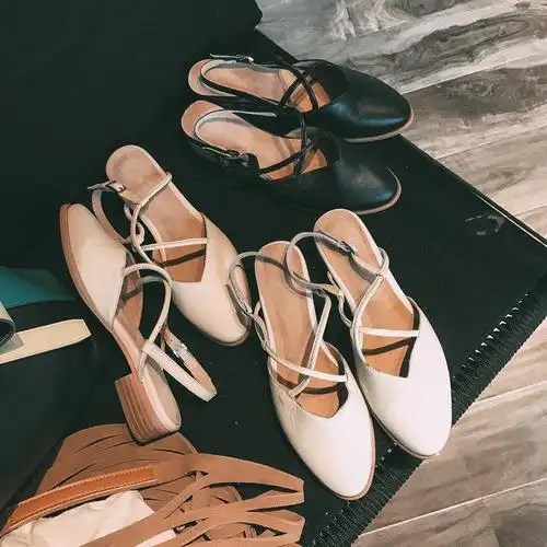 购买 charles&keith夏季凉鞋女ck1-60360902系绑带毛球一字带粗跟女鞋