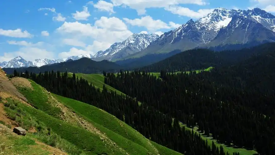新疆天山山脉风景