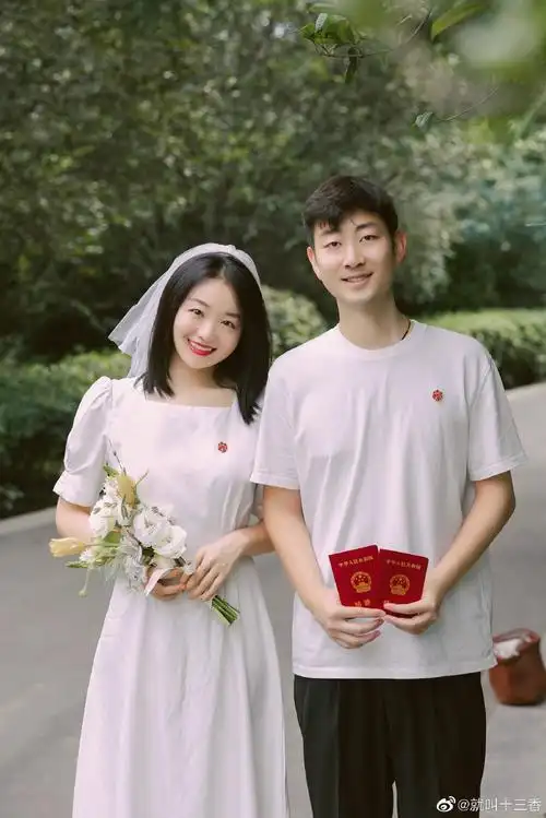 民政局的工作人员都说这样的领证太有仪式感了