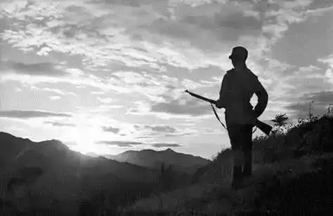 军人背影简笔画 简笔画图片大全-云智画迷