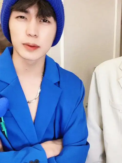 余庆伟穿西装外套好帅@人鱼线的pdd