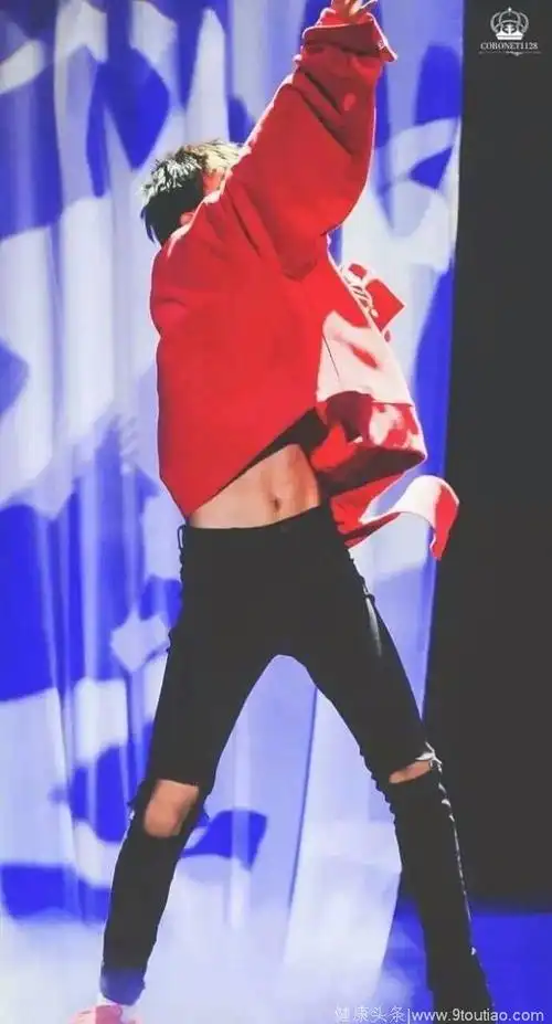 易烊千玺177cm完美身材,绣完胸肌绣腹肌!