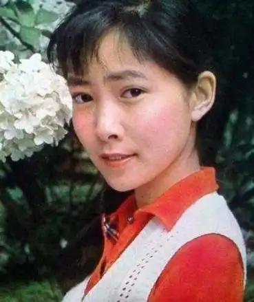 沈丹萍:第一个嫁给外国的明星,因丈夫花"巨款"买白菜把碗砸了