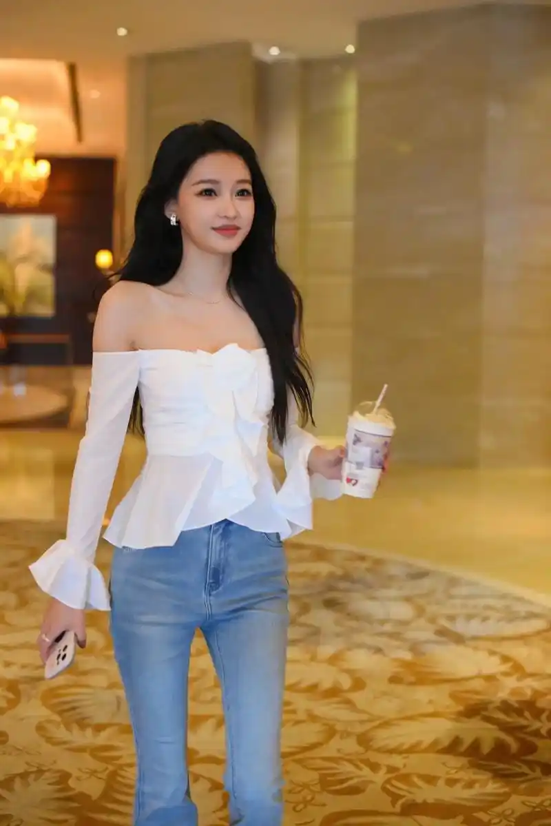 孙怡 #路人镜头下的孙怡 #我喜欢的女孩 #笑容最治愈的女 - 抖音