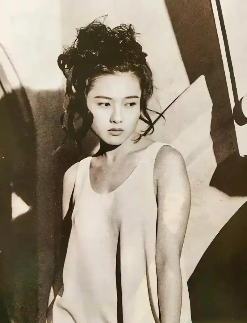 演三级片是她一生的痛! 她,香港第一美女,人称"学生情人".