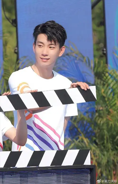 王子奇超话#青年电影人迎亚运#@王子奇是演员王子奇风华正茂舞动正