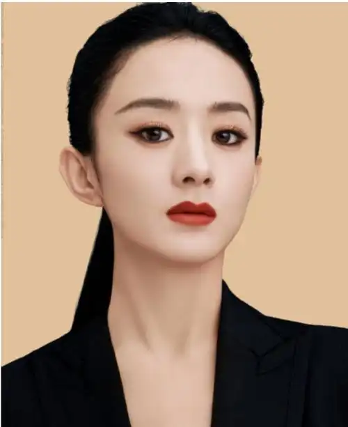 8月7日,赵丽颖在一个品牌官方博客上再次贴出了一张她衣服的硬照片,一