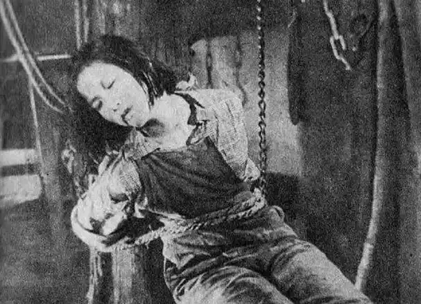 41年26岁的她抱着1岁的女儿走上刑场女儿长大后成了国家栋梁