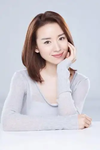 董洁居家写真曝光 尽显暖妈本色