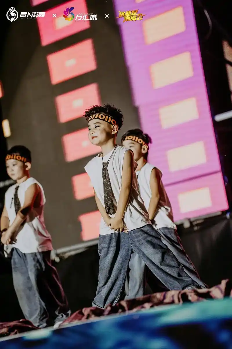 #街舞男孩 帅照来了 - 抖音