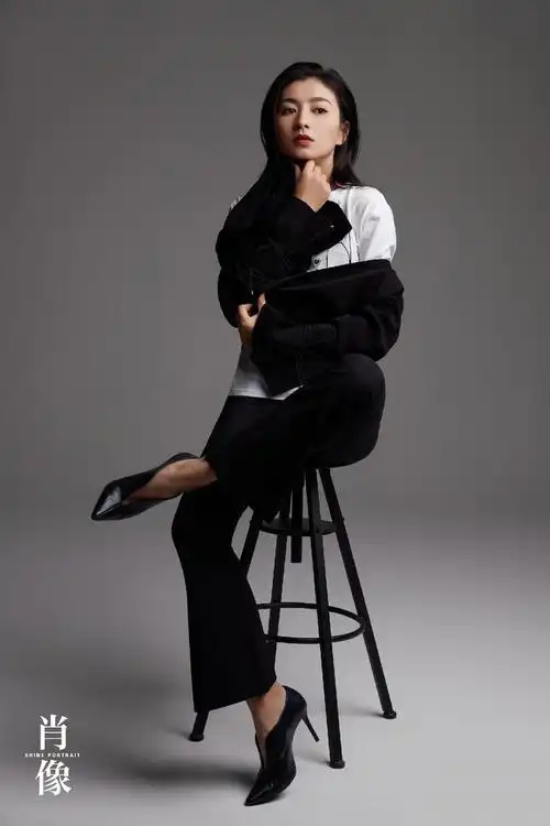 眉庄端庄形象被颠覆,斓曦穿黑色运穿衣"炫腹",身材哪像孩子妈_网易