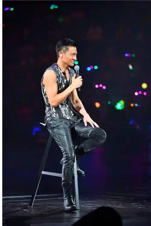 刘德华2024年中国内地巡回演唱会即将开启,众多城市激情上演_成都