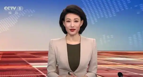 而从李梓萌的工作安排来看,她依然担任着《新闻联播》的节目主播,工作