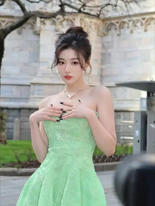 (孔雪儿穿裙子未穿打底)(孔雪儿穿裙子未穿打底青春有你)