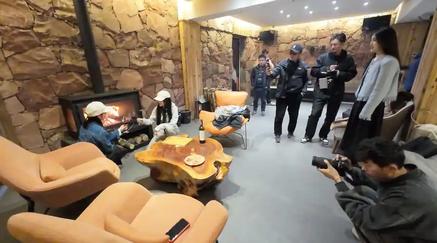 3月18日至3月19日,途牛文旅达人一行打卡张家界旅游景区,精品民宿