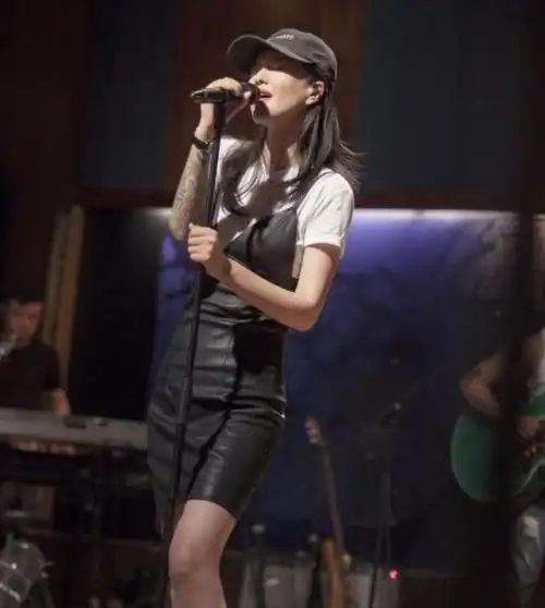 谭维维:音乐路上的坚韧与成长