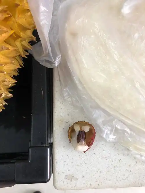 收银台果皮果核未及时清理