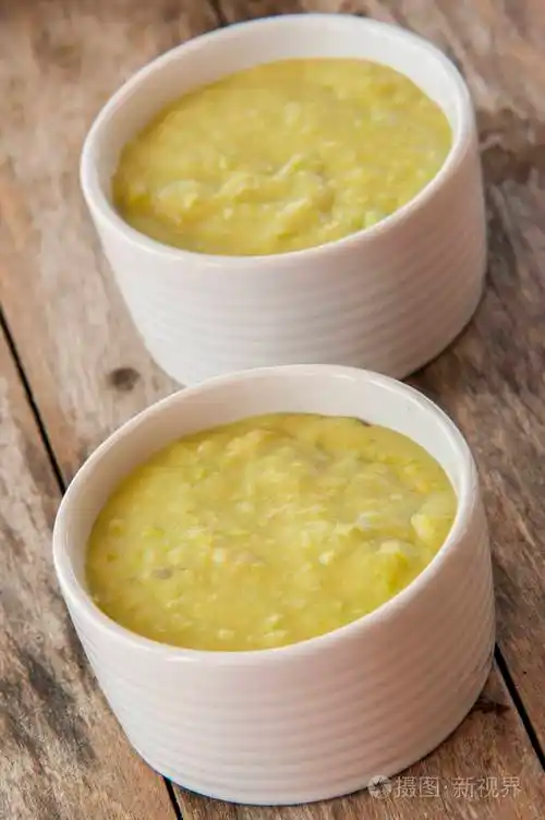 厚新鲜豌豆汤一碗